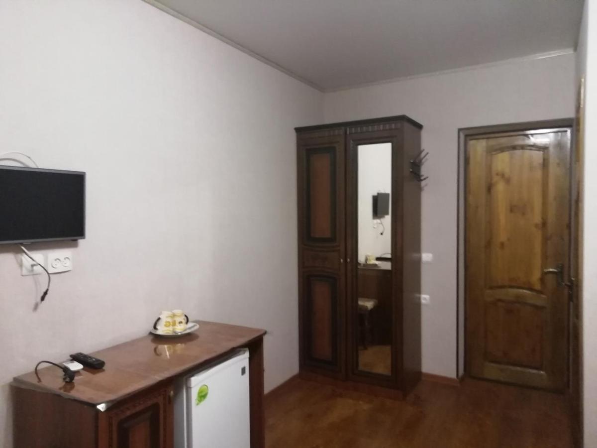 Mini-Hotel Yanson 2 Gagra Exterior photo